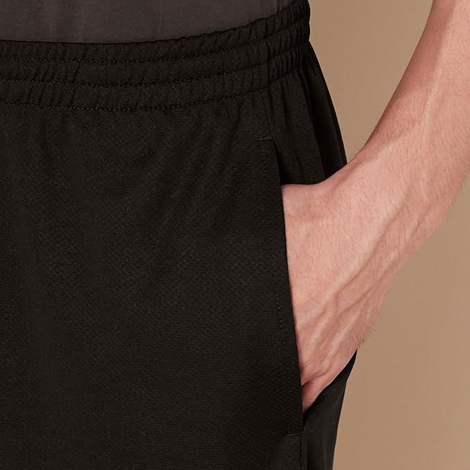 Amazon Essentials Men's Performance Tech Loose-Fit Shorts (Available in Big & Tall), Pack of 2