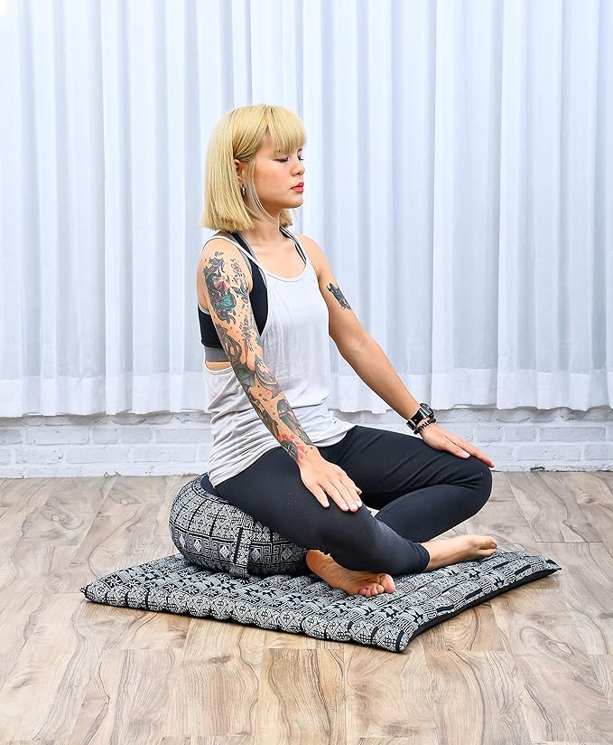 Leewadee Meditation Cushion Set – 1 Round Zafu Meditation Pillow and 1 Square Roll-Up Zabuton Meditation Mat, Pillows Bundle Filled with Kapok